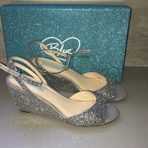 blue by betsey johnson elora evening sandals